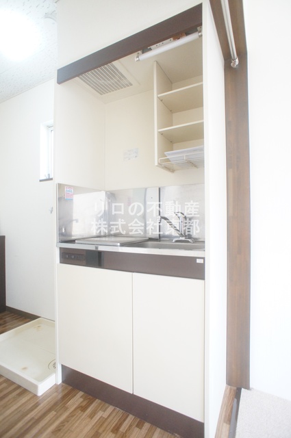 キッチン　キッチンは収納付なので、調理器具など必要な物を収納できます☆