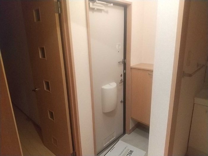 玄関　シューズBOX完備の玄関です。