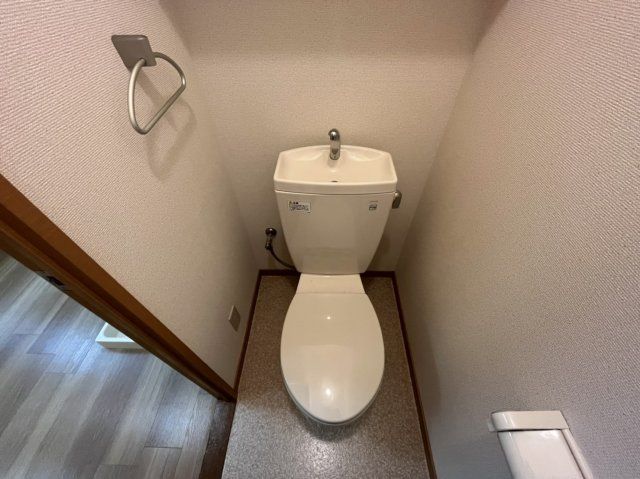 近鉄名古屋線 戸田駅 徒歩30分 2階建 築23年のトイレ写真