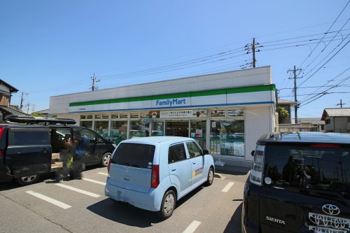 コンビニ　ファミリーマート 二十世紀が丘店（コンビニ）まで279m