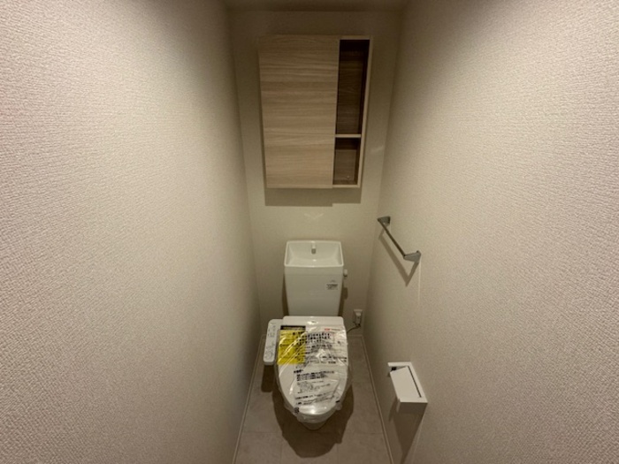 トイレ　温水洗浄便座付きのトイレです♪