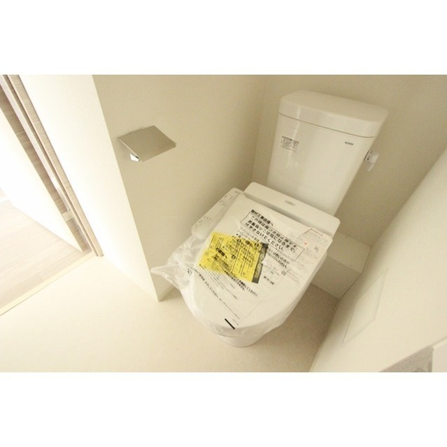 コンフォリア東新宿ステーションフロントのトイレ写真