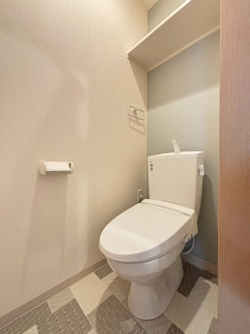 ＪＲ阪和線 富木駅 徒歩4分 3階建 築1年のトイレ写真