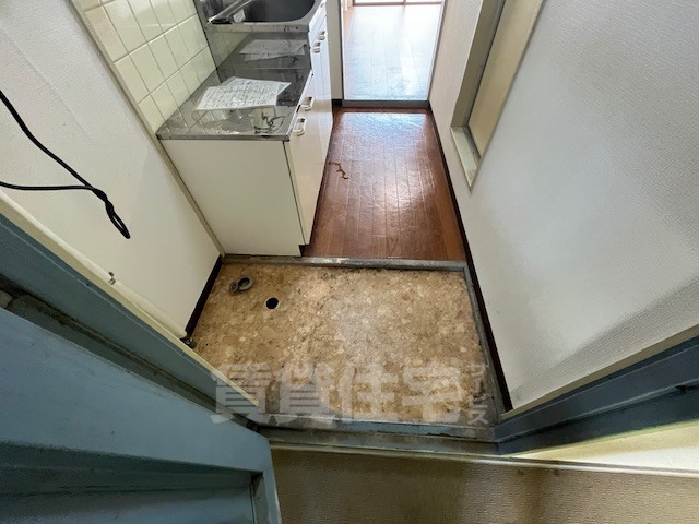地下鉄東西線 椥辻駅 徒歩10分 3階建 築39年の玄関写真