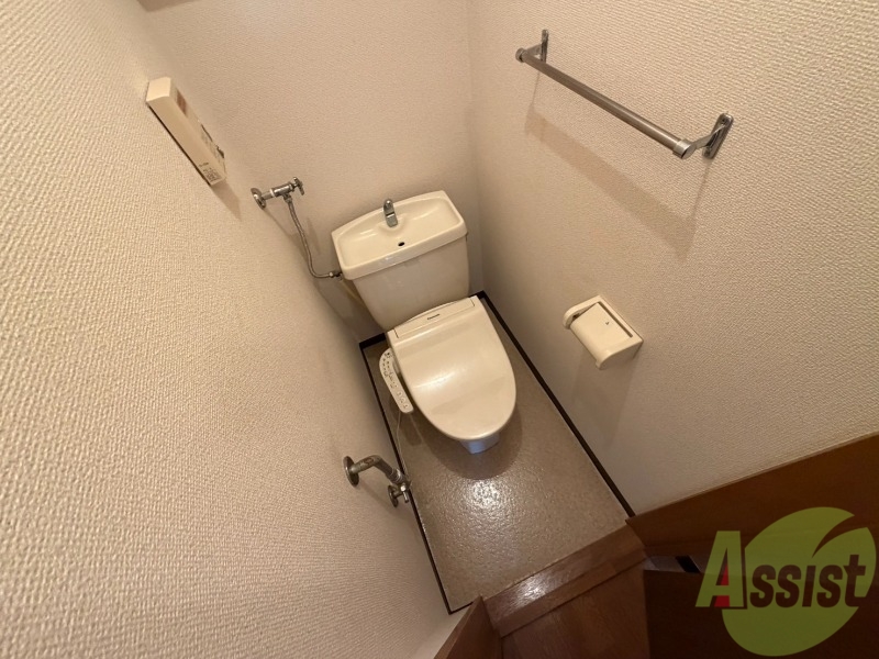 トイレ　こちらはトイレです。清潔感があり、安心して使用できます。