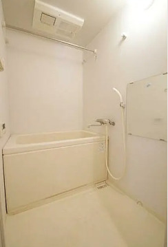 バス・シャワールーム　同物件別部屋反転写真