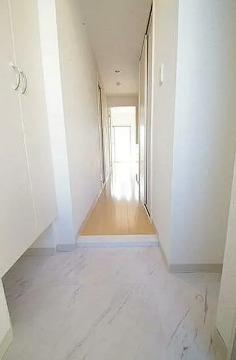 玄関　同物件別部屋反転写真