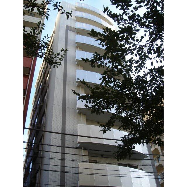 建物外観　鉄筋コンクリート造のがっちりとした建物。