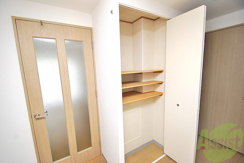 庭　各部屋に収納があるので、お荷物が多い方も安心ですね。
