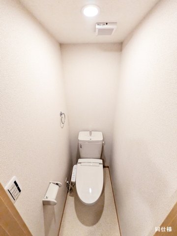 トイレ　落ち着いた色調のトイレです♪※同仕様