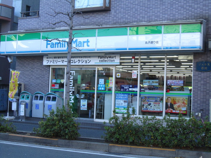 コンビニ　ファミリーマート（コンビニ）まで200m