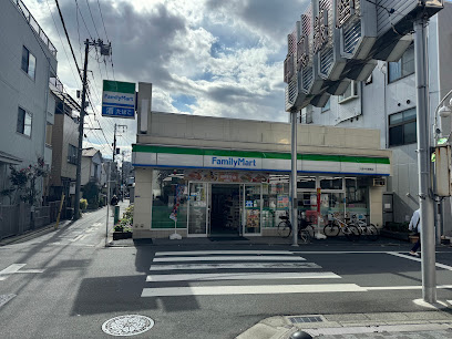 コンビニ　ファミリーマート 大島中央銀座店（コンビニ）まで304m