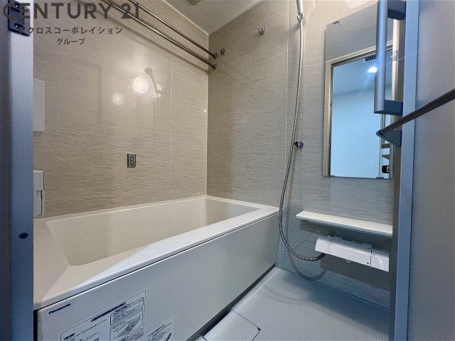 バス・シャワールーム　浴室乾燥機付きで便利です