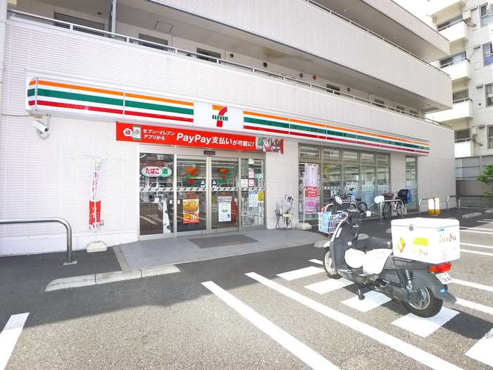 コンビニ　セブンイレブン（コンビニ）まで56m