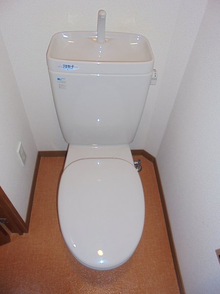 ＪＲ中央線 高円寺駅 徒歩10分 3階建 築22年のトイレ写真