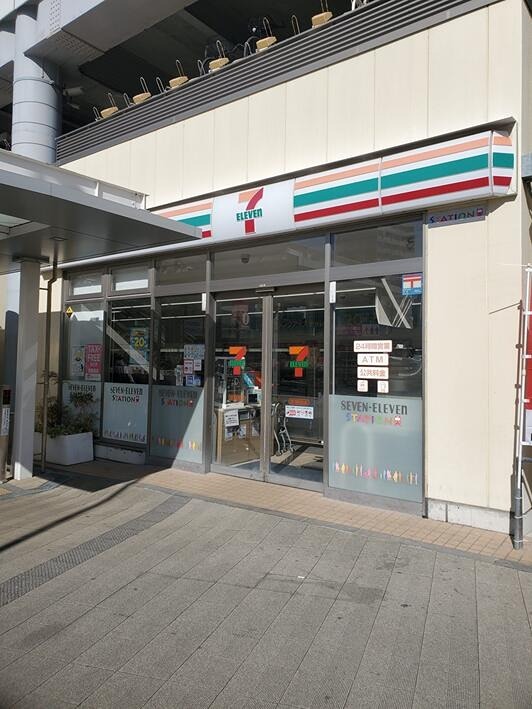 コンビニ　セブンイレブン 京急ST蒲田東口駅前広場店（コンビニ）まで53m