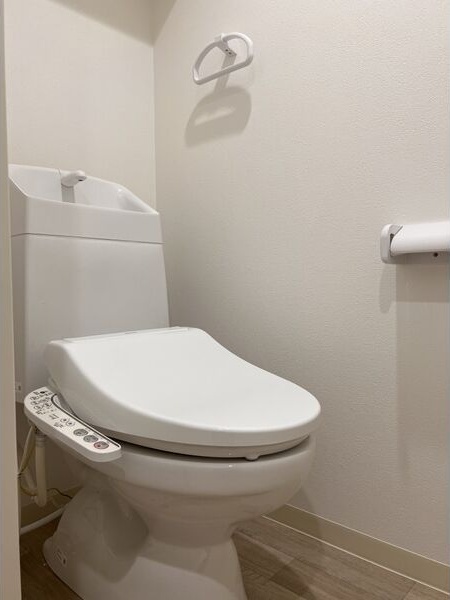 地下鉄東山線 高畑駅 徒歩12分 3階建 築4年のトイレ写真
