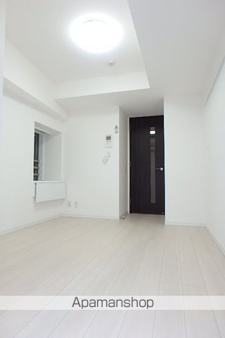 ブルーライン 桜木町駅 徒歩6分 11階建 築12年の居間写真