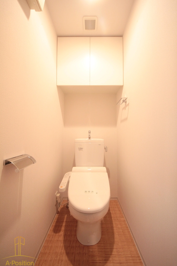 地下鉄御堂筋線 中津駅 徒歩5分 12階建 築15年のトイレ写真