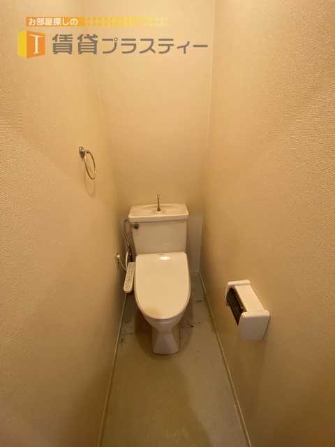 ＪＲ総武線 本八幡駅 徒歩7分 3階建 築38年のトイレ写真