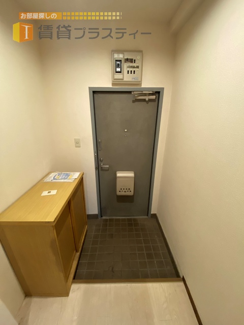 ＪＲ総武線 本八幡駅 徒歩7分 3階建 築38年の玄関写真