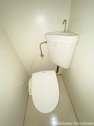 広島電鉄宇品線 中電前駅 徒歩7分 8階建 築28年のトイレ写真