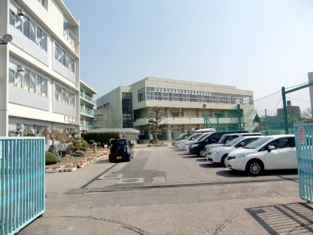 中学校　春日部市立春日部中学校（中学校）まで1303m