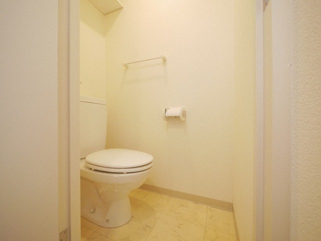 地下鉄南北線 中島公園駅 徒歩15分 8階建 築22年のトイレ写真