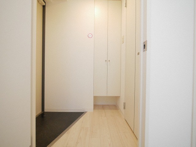 地下鉄南北線 中島公園駅 徒歩15分 8階建 築22年の玄関写真
