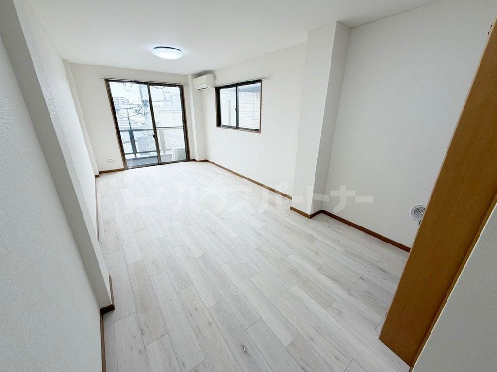 KODAヒルズ東立石の居間写真