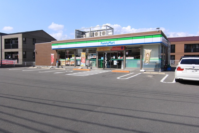 コンビニ　ファミリーマート東温市北方店（コンビニ）まで130m