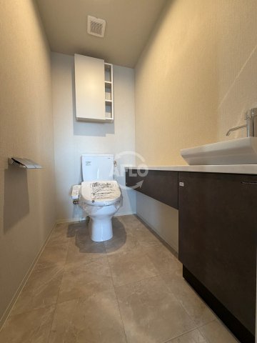 地下鉄御堂筋線 大国町駅 徒歩1分 13階建 築1年のトイレ写真