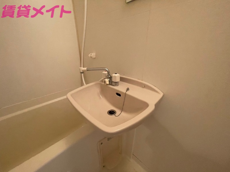洗面設備　同型参考写真