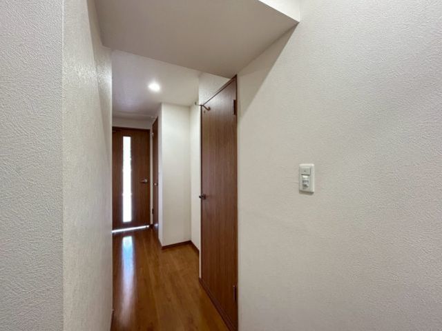 玄関　別部屋の写真です