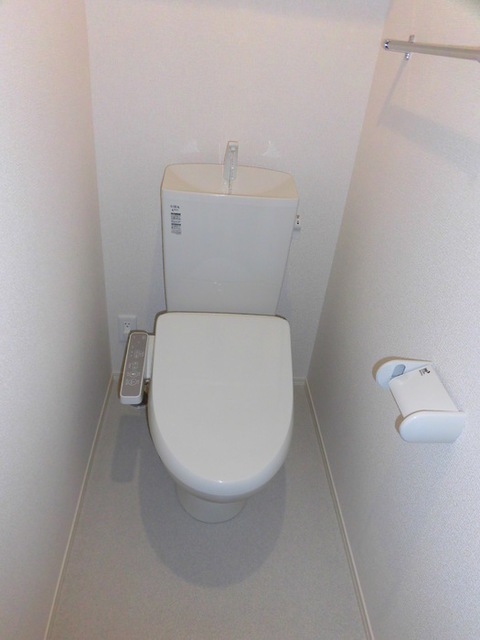 トイレ　Ｂ１０２　温水洗浄暖房便座トイレ
