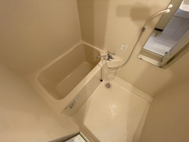 バス・シャワールーム　コンパクトで使いやすいお風呂です