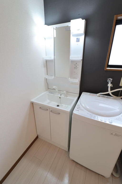 洗面設備　独立型洗面台です♪