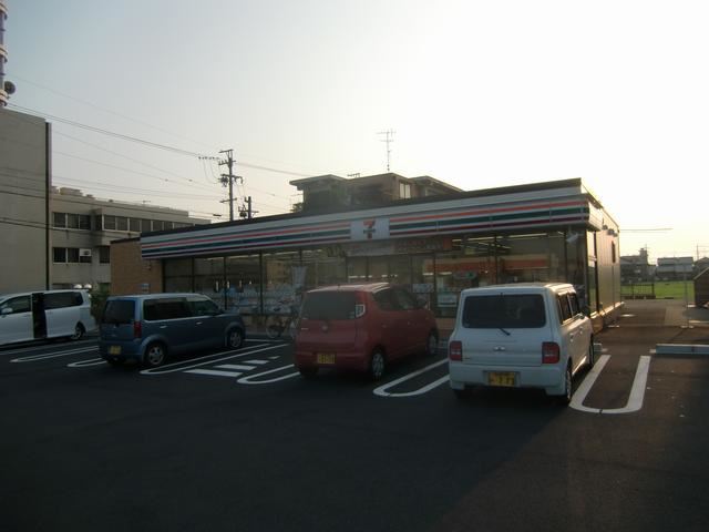 コンビニ　セブンイレブン（コンビニ）まで490m