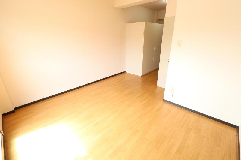 居室・リビング　１　洋室６．７帖のお部屋