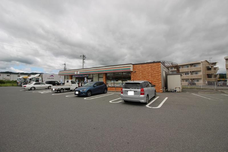 コンビニ　セブンイレブン（コンビニ）まで850m