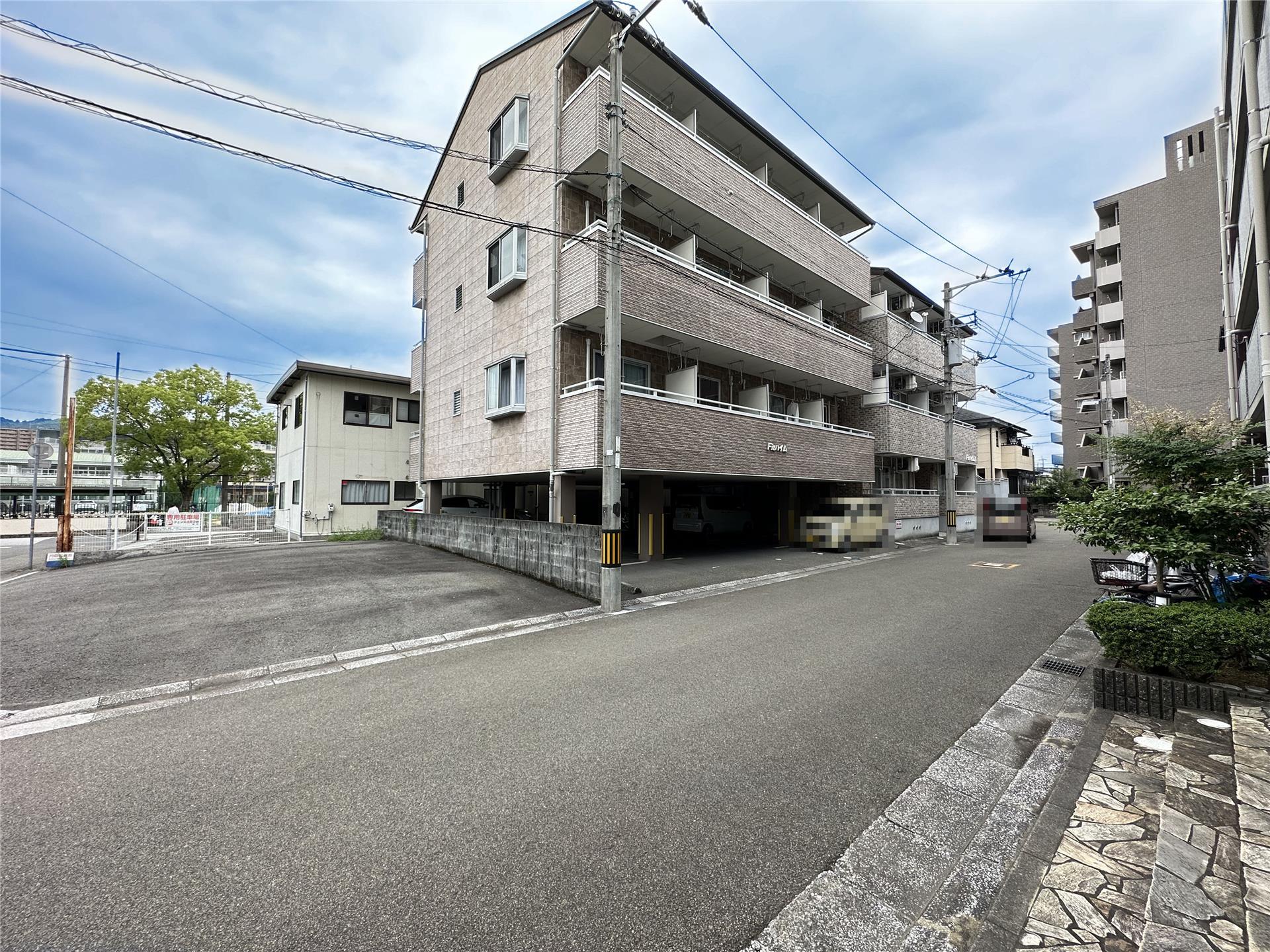 高知県高知市北本町４の賃貸マンションの外観