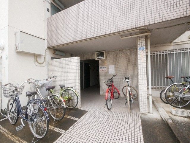 【福岡市早良区高取のマンションのエントランス】