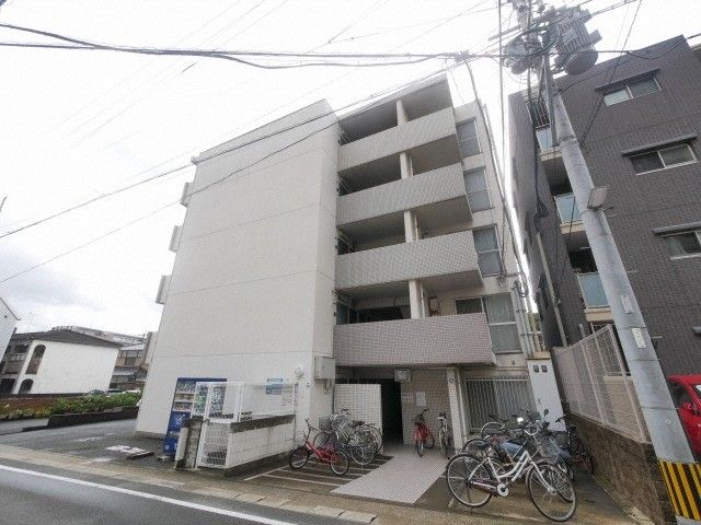 福岡市早良区高取のマンションの建物外観