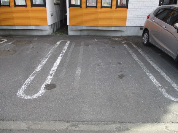 【旭川市四条通のアパートの駐車場】