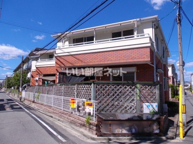 カルチェラタン翠Aの建物外観