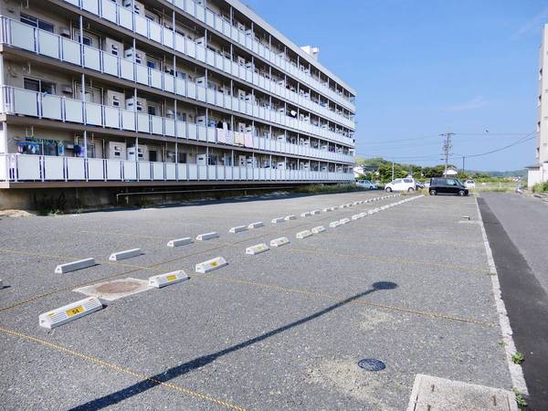 【ビレッジハウス雲州平田1号棟の駐車場】