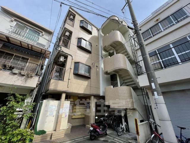 【シャルレ寝屋川の建物外観】