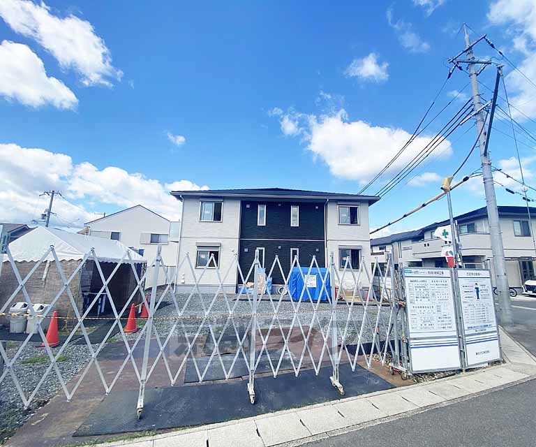 京都市右京区太秦開日町のアパートの建物外観