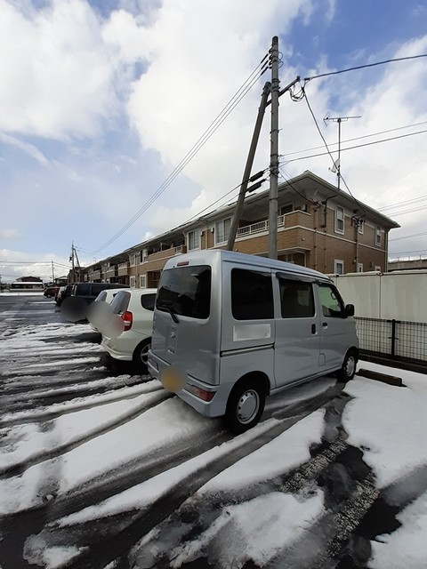 【出雲市中野町のアパートの駐車場】