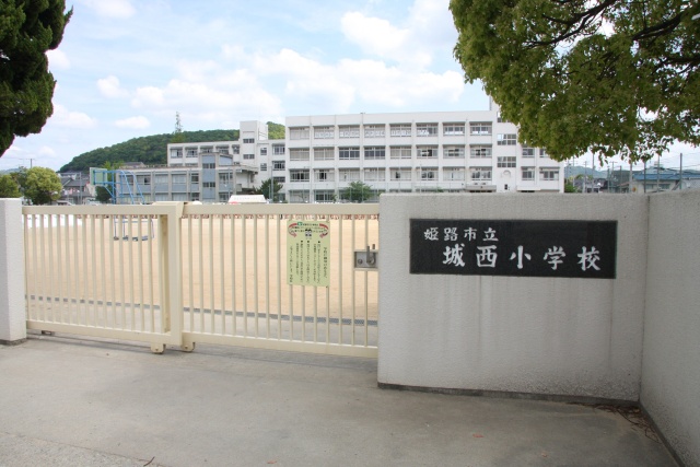 【姫路市龍野町のアパートの小学校】